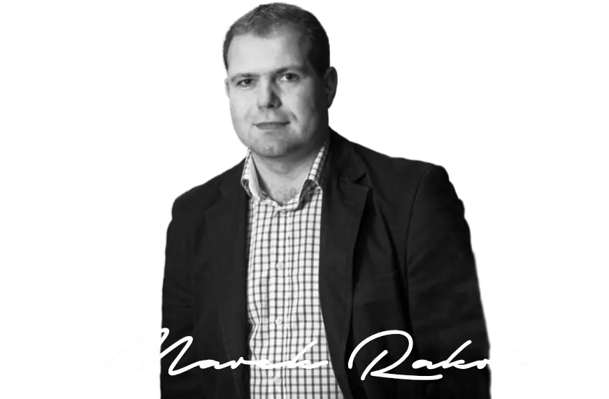 Marek Rakoš, zakladateľ RAKYstav, s vlastnoručným podpisom